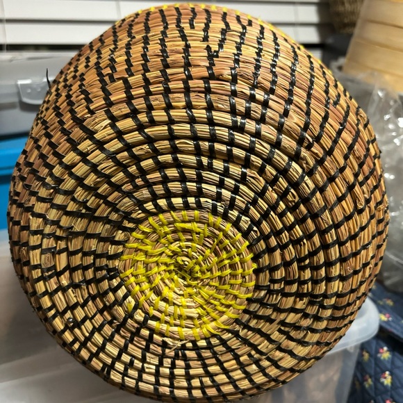 Sweet Grass Basket with Lid ,Senegal West Africa. - Picture 5 of 10